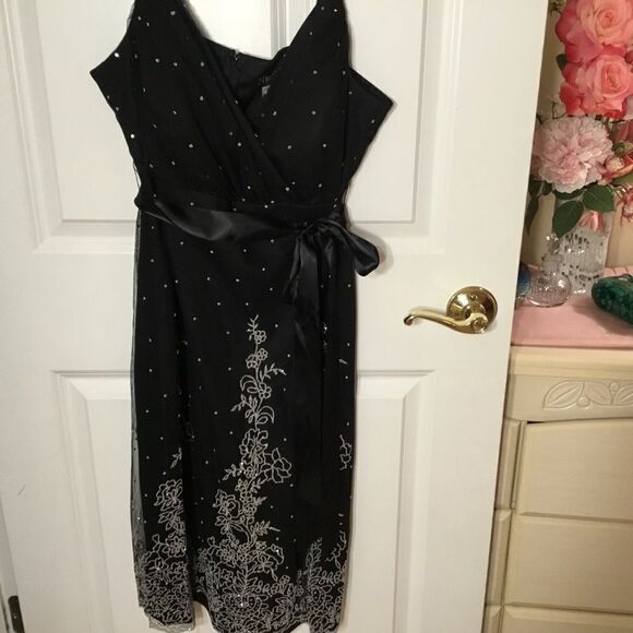 Blu Sage Black and Silver Formal Sleeveless Dress Size =See Measurements - Picture 1 of 12